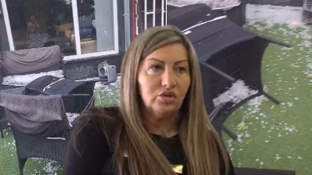 TOTALNO RAZLUPAN LOKAL I AUTO MAJKE BRAĆE DRAGOJEVIĆ Kamerom je zabeležila sve što je preživela! (VIDEO)