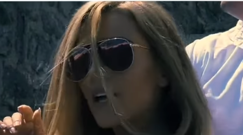 PALA SA TERASE VISOKE TRI METRA! Naša pevačica se jedva oporavila, mesecima nije ustajala iz kreveta