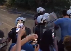 SRAMOTA! ŠEST BLOKADERA DOVOLJNO DA PARALIŠE 13.000 ADVOKATA Kurtijevci presrećni, odmah dali podršku (VIDEO)