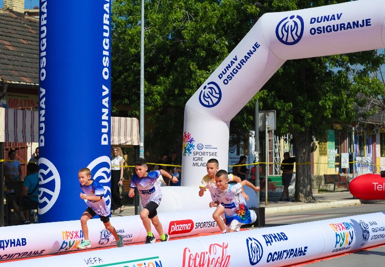 KOMPANIJA „DUNAV OSIGURANJE“ PODRŠKA DRŽAVNOM FINALU  SPORTSKIH IGARA MLADIH U BORU Pružam ruku, ne podmećem nogu - važnije od pobede