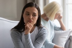 ŽELI DA MI OTME NASLEDSTVO Ne mogu da verujem na šta je moja mama spremna, već je smislila kako će da potroši moj novac