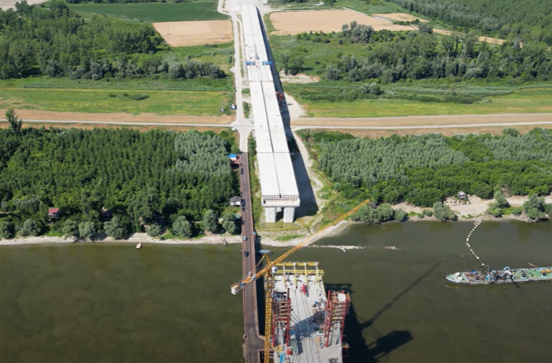 VUČIĆ OBIŠAO MOST NA DUNAVU „70 odsto završen, otvaranje pre kraja 2026“