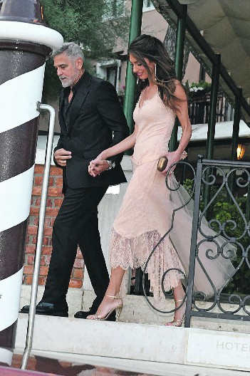 GORI IMANJE POZNATOG GLUMCA Požar zahvatio 300 kvadrata, ovo je uzrok (VIDEO)