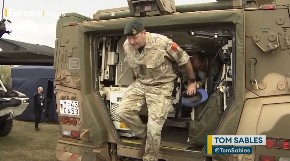 SANDERS PUŠI KUBANKU I PRETI APOKALIPSOM: "Putin nas gađa do 2030!"