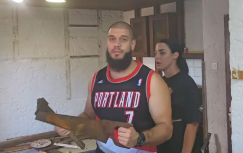 DEMOLIRANA KUĆA DEJANA DRAGOJEVIĆA Sve je rastureno sekirom, letele šerpe i lonci (FOTO)