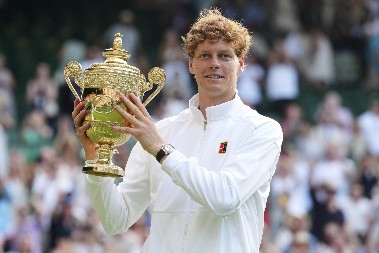 SINER NE KRIJE ODUŠEVLJENJE Italijan presrećan posle titule, ne zaboravlja težak poraz u Parizu