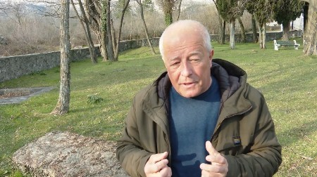 SIGURNA JEDINO NA GROBOVIMA: Zašto je ćirilica pismo drugog reda u Crnoj Gori, iako je po Ustavu ravnopravna