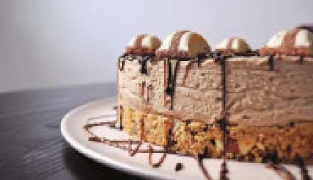 KINDER TORTA Za sve svečane prilike i bitne događaje, deca će je obožavati