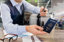 CARINICI OSTALI BEZ TEKSTA Šokirali se kad su videli šta je čovek sakrio u kutije od keksa