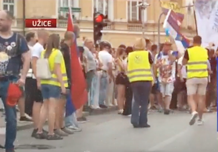 BLOKADERI POGUBILI KONCE: Napadaju jedni druge! (VIDEO)