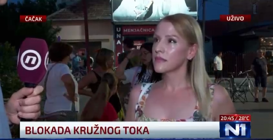 KRIVI DRŽAVU ŠTO STUDENTI ODLAZE, A ISTOVREMENO BLOKIRA GRAD! U Čačku mladi nemaju gde da uče od blokadera, pa beže glavom bez obzira