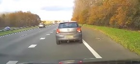 JEZIVA SCENA NA AUTO-PUTU Video je onesvešćenu ženu za volanom, a onda je učinio NEZAMISLIVO - snimak obišao planetu! (VIDEO)