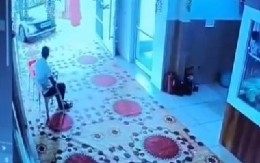 PAO KAO SVEĆA! Snimak koji je zaludeo mreže - svi se pitaju da li je uopšte živ! (VIDEO)