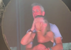 STOTINE MILIONA LJUDI JE VIDELO NJEGOVU PRELJUBU Direktor kojeg su kamere snimile sa ljubavnicom je uspešan u svom poslu