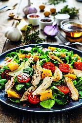 CEZAR SALATA ZA LINIJU IZ SNOVA Bićete dugo siti, a savršena za vrele letnje dane