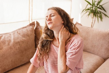 ŠTITASTA ŽLEZDA VAM UOPŠTE NE RADI, A VI MISLITE DA JE PREHLADA Svi ignorišu prvi simptom bolesti, a posle bude kasno