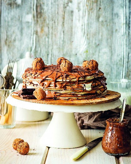 TORTA SA PALAČINKAMA ZA NEDELJU KOJA SE PAMTI Dekorativna i preukusna, a topi se u ustima