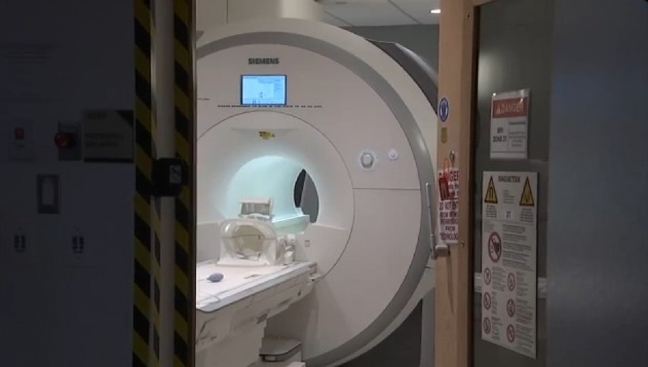 NEPAŽNJA KOJA KOŠTA ŽIVOTA: Muškarac povučen u MRI zbog lanca oko vrata!