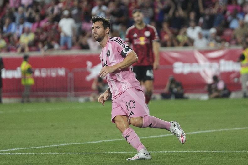 OVAJ ČOVEK JE NEUNIŠTIV Mesi sa dva gola ušao u istoriju i srušio Ronaldov rekord