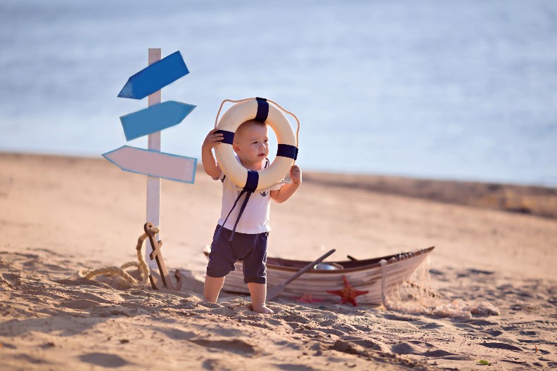 TROGODIŠNJAK PRVI PUT OTIŠAO NA PEŠČANU PLAŽU Odmah je znao šta treba da uradi - pogledajte to oduševljenje