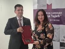 DODELJENA KNJIŽEVNA NAGRADA  "NOVICA TADIĆ" ZA 2025. GODINU Dobitnica je pesnikinja  Irena Plaović
