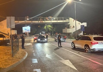 POLICIJA U AKCIJI Kriminalne grupe u fokusu: Sinoć kontrolisano više od 2.000 osoba, 16 uhapšeno…