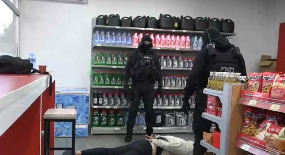 MALOLETNICI UHVAĆENI NA DELU Ukrali 45 kilograma kafe iz tržnog centra