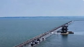 OVO JE NAJLEPŠI PUT NA SVETU Pravo je uživanje voziti se po jezeru, ali postoji jedna začkoljica