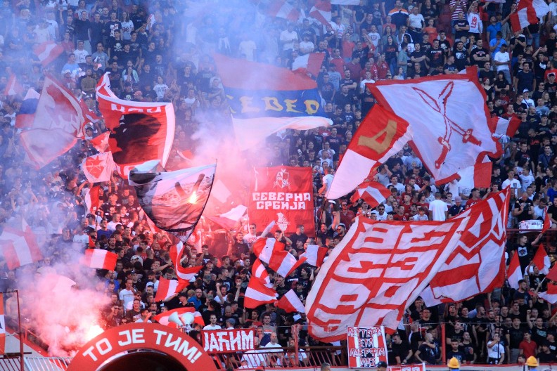 DRAMA U TUZLI Pretučen navijač Crvene zvezde zbog majice koju je nosio (FOTO)