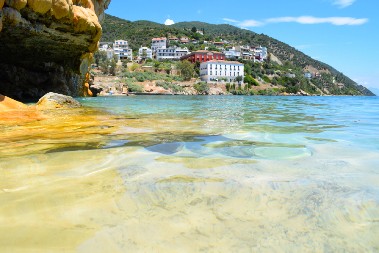 OVO GRČKO OSTRVO IMA JEDAN PRIRODAN FENOMEN Spada u jedno od najstarijih banjskih lečilišta (VIDEO)