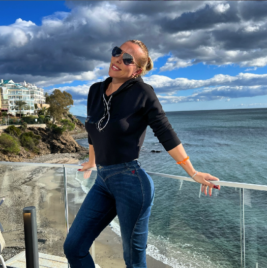 6 MESECI IMALA TEMPERATURU, A SLUČAJNO SAZNALA DA IMA TUMOR Pevačica proživela pakao: "Niko nije znao šta mi je"