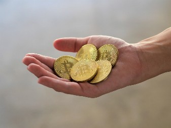 NAJJAČA BANKA NA SVETU POVUKLA PIONIRSKI POTEZ Nudiće kredite u kriptovalutama – u pitanju su bilioni dolara