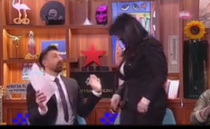 HAOS U EMISIJI UŽIVO Zbog ovog pitanja pevačica ustala i počela da viče, voditelj ostao u šoku!