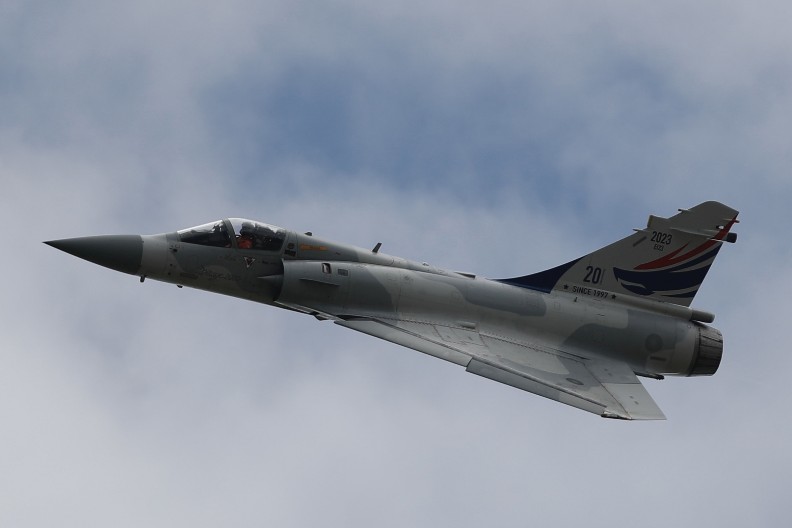 KIJEV KIPTI OD MUKE! Francuski avion se srušio sam od sebe, dali im ga kao "pomoć"