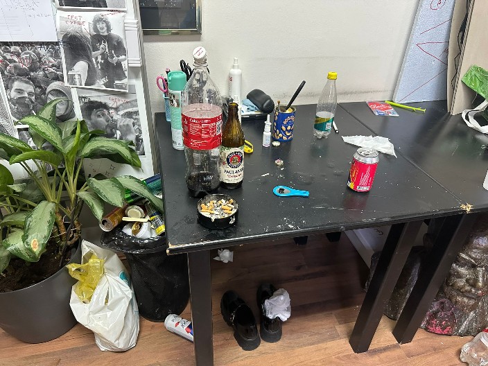 ORGIJALI NA STOLU NA KOM JE KRALJ ALEKSANDAR LEŽAO MRTAV! Posle 5 meseci divljaštva zgubidana SKC izgleda kao smetlište!