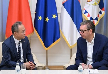 VUČIĆ SA AMBASADOROM KINE Predsednik istakao važnost kineskih investicija u Srbiju, pa uputio poruku Si Đinpingu