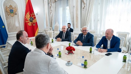 ISTORIJSKI SASTANAK: Za istim stolom lideri Srba i Albanaca u Crnoj Gori