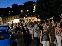 JEZIVO! Zgubidani nastavljaju sa napadima na kuće neistomišljenika, ponovo blokiraju Užice