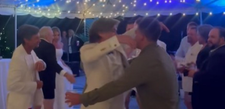 NEVIĐENA SKANDALČINA NA SVADBI Pijani muškarci napravili totalni haos na venčanju, BIZARNIM potezom zapalili internet! (VIDEO)