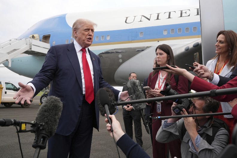 "SABERITE SE, INAĆE ĆETE IZGUBITI EVROPU" Jezivo upozorenje Donalda Trampa