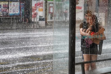 UPOZORENJE ZA BEOGRAD I SRBIJU: Stiže oluja, do 44 stepena, grad, vetar i pljuskovi večeras!