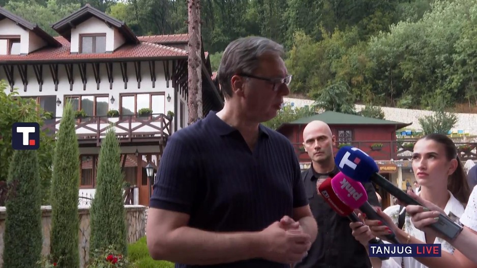 VUČIĆ O NASILJU BLOKADERA! Policajci ih nisu tukli, nego sklanjali kao braću!