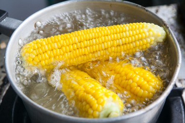 SKUVAJTE KUKURUZ ZA 15 MINUTA Kuvar otkrio trik uz koji je gotov u rekordnom roku!