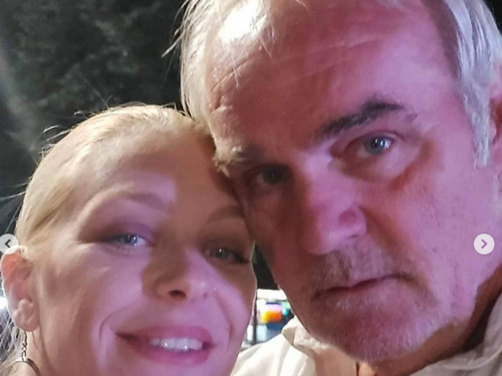 SIN GLEDAO POROĐAJ, SUPRUG PRESEKAO PUPČANU VRPCU! Žena našeg glumca se porodila u kadi