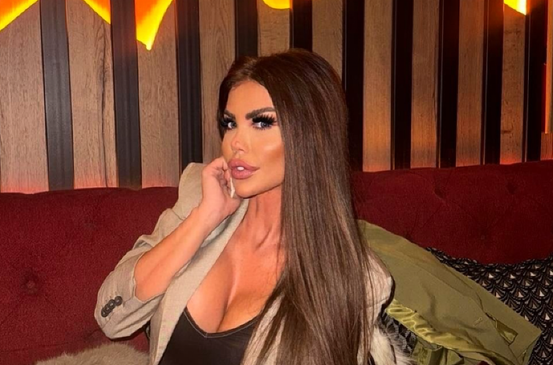 DRAGANA MITAR U BIKINIJU IZAZVALA HAOS! Silikoni sevaju, a za promenu ličnog opisa pukla 15.000 evra (FOTO)