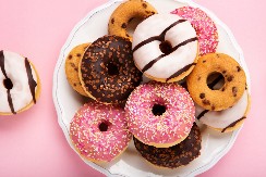 AMERIČKE KROFNE Ljupke, šarene i primamljive, bukvalno vas dozivaju da ih smažete