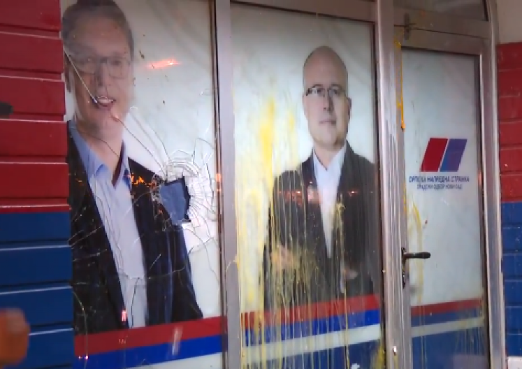 NOVI NAPAD NA PROSTORIJE SNS Zgubidani ne prestaju sa napadima, skrnave dok arlau;u "pumpaj"