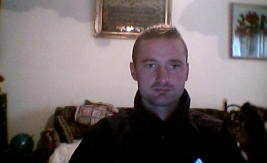 OVO JE EKSTREMISTA KOJI JE SRAMNO PSOVAO SRPSKU MAJKU NA PROTESTU Elvedin priveden nakon divljanja u Novom Pazaru