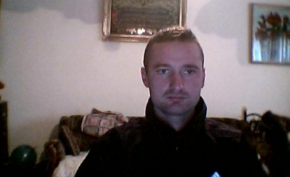 OVO JE EKSTREMISTA KOJI JE SRAMNO PSOVAO SRPSKU MAJKU NA PROTESTU Elvedin priveden nakon divljanja u Novom Pazaru