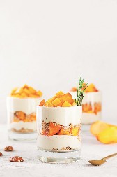 TIRAMISU SA BRESKVAMA OSVEŽAVA U TRENU Savršen za iznenadne goste, sve se samo pomeša